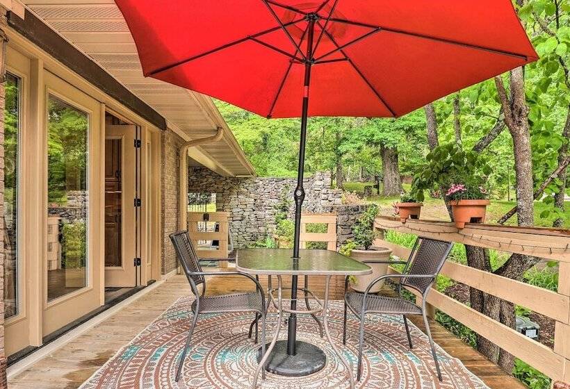 Quiet Art Inspired Hendersonville Boutique Lodge!