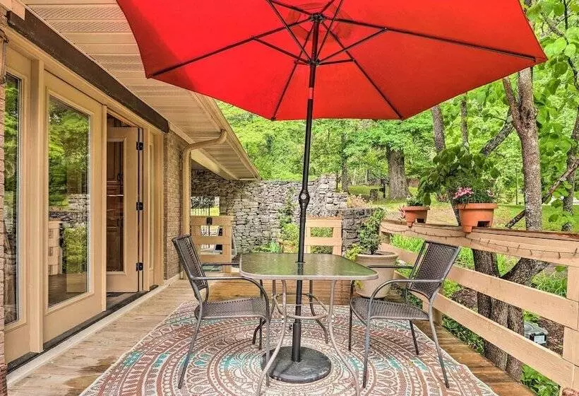 Quiet Art Inspired Hendersonville Boutique Lodge!