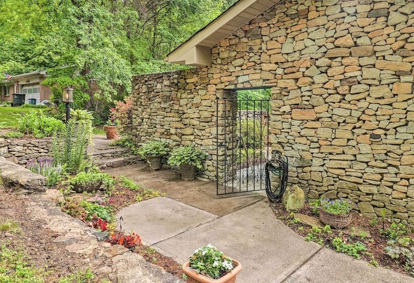 Quiet Art Inspired Hendersonville Boutique Lodge!