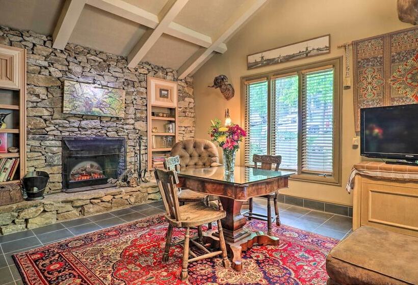 Quiet Art Inspired Hendersonville Boutique Lodge!