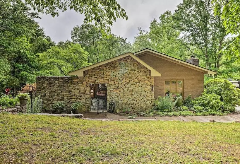 Quiet Art Inspired Hendersonville Boutique Lodge!