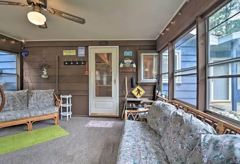 Roscommon Cabin W/ Fire Pit: Walk To Higgins Lake!