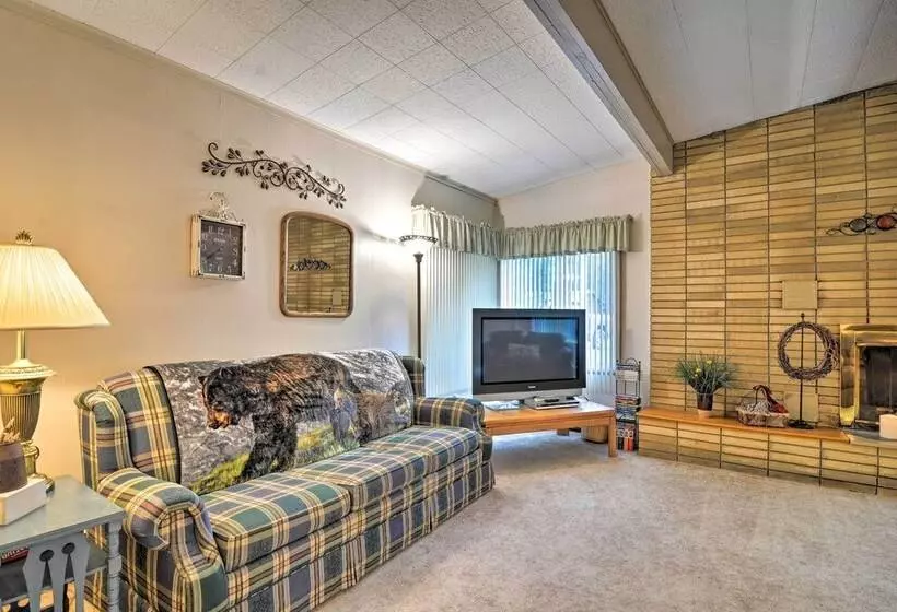 Roscommon Cabin W/ Fire Pit: Walk To Higgins Lake!