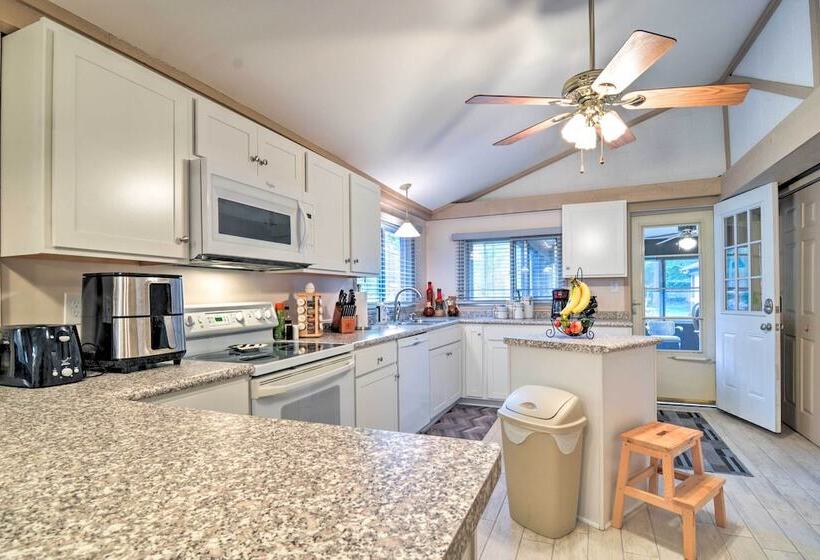 Roscommon Cabin W/ Fire Pit: Walk To Higgins Lake!