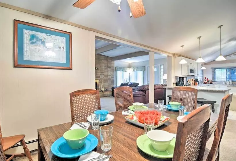 Roscommon Cabin W/ Fire Pit: Walk To Higgins Lake!