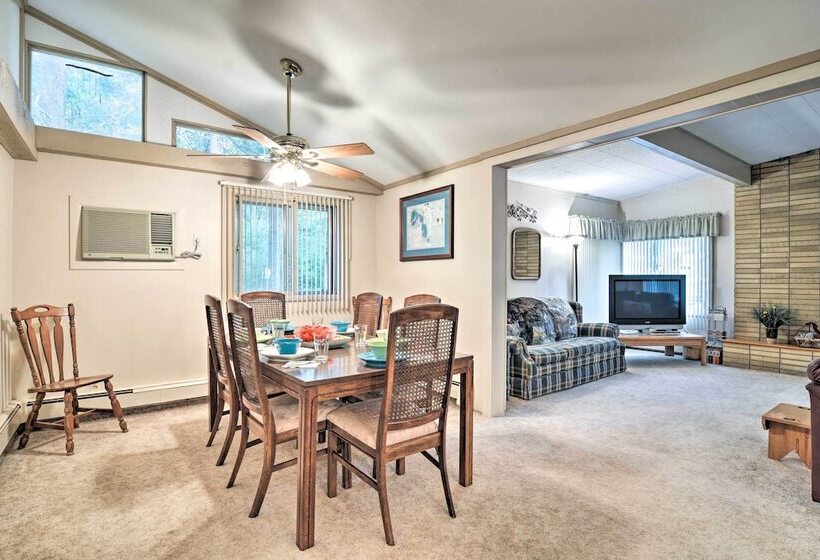 Roscommon Cabin W/ Fire Pit: Walk To Higgins Lake!