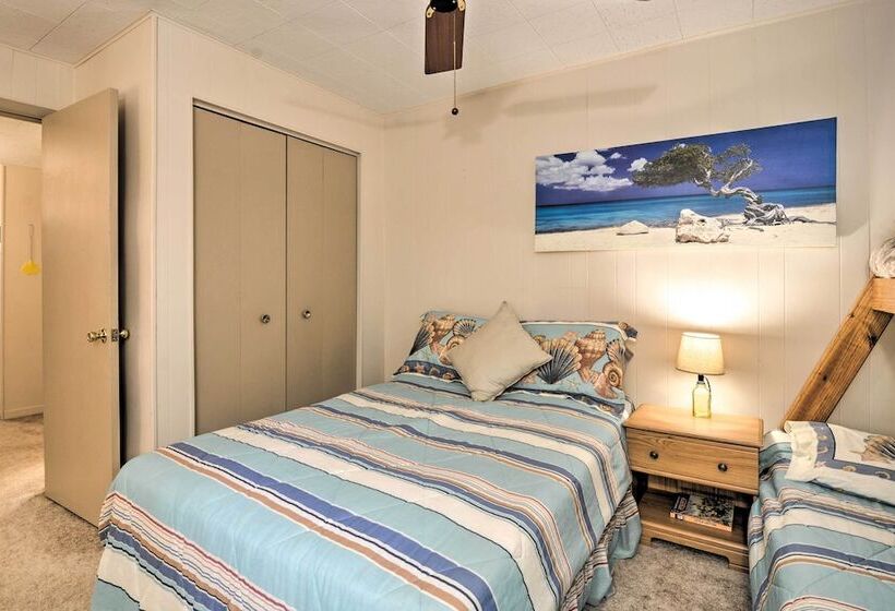 Roscommon Cabin W/ Fire Pit: Walk To Higgins Lake!