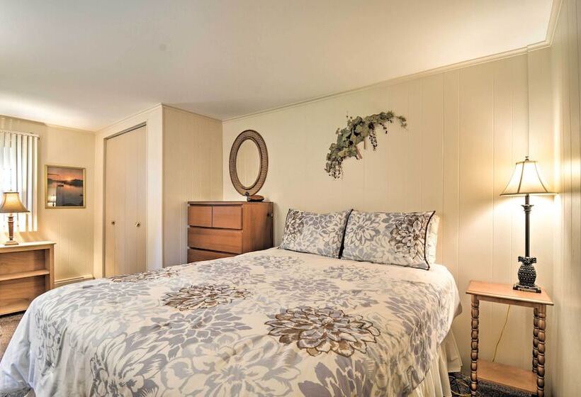 Roscommon Cabin W/ Fire Pit: Walk To Higgins Lake!