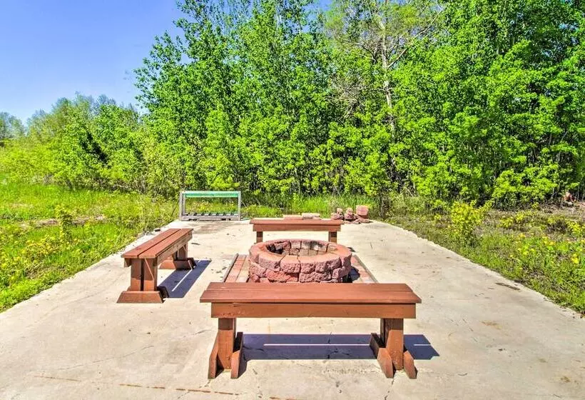 Rural  Harry S House  W/ Fire Pit On 20 Acres