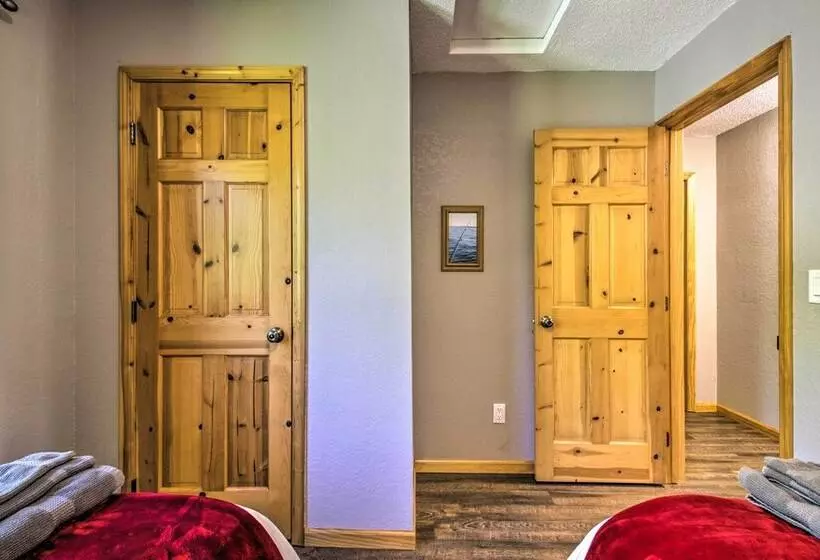 Rural  Harry S House  W/ Fire Pit On 20 Acres