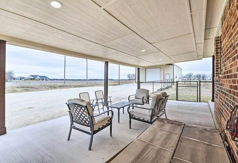 Secluded Krum Home W/ Patio & Gas Grill!