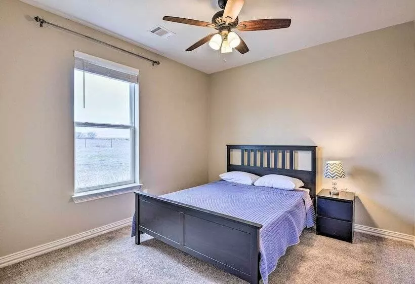 Secluded Krum Home W/ Patio & Gas Grill!