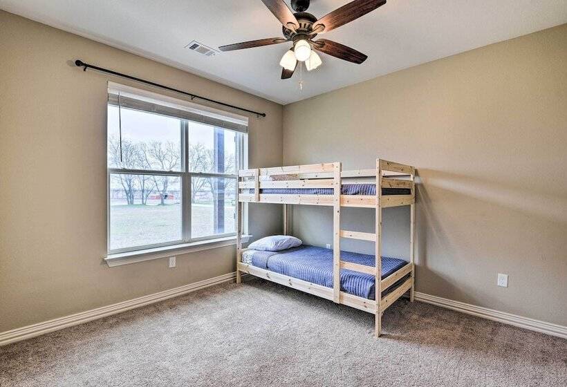 Secluded Krum Home W/ Patio & Gas Grill!