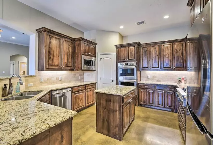 Secluded Krum Home W/ Patio & Gas Grill!