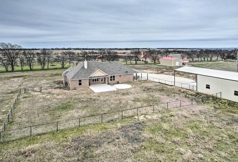 Secluded Krum Home W/ Patio & Gas Grill!