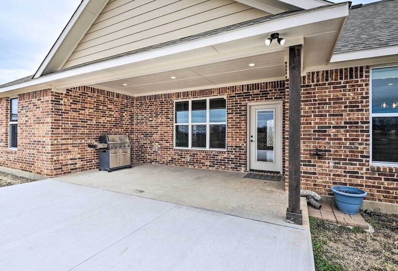 Secluded Krum Home W/ Patio & Gas Grill!