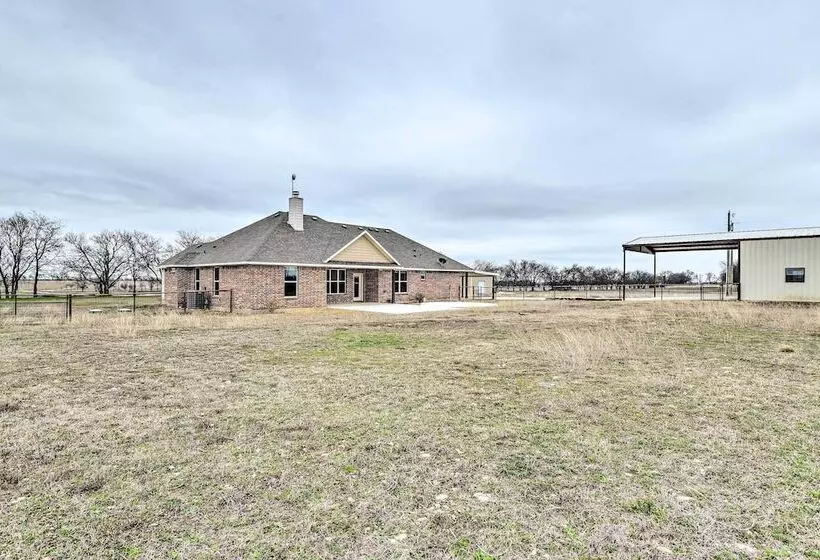 Secluded Krum Home W/ Patio & Gas Grill!