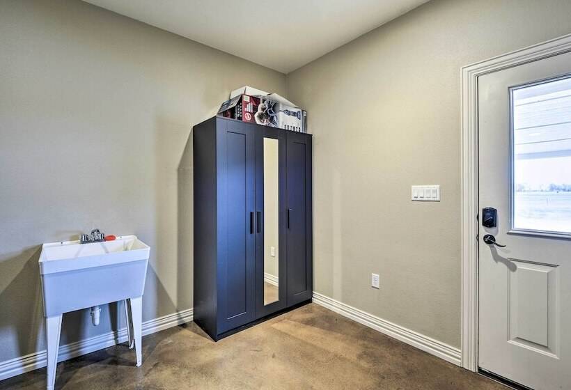 Secluded Krum Home W/ Patio & Gas Grill!