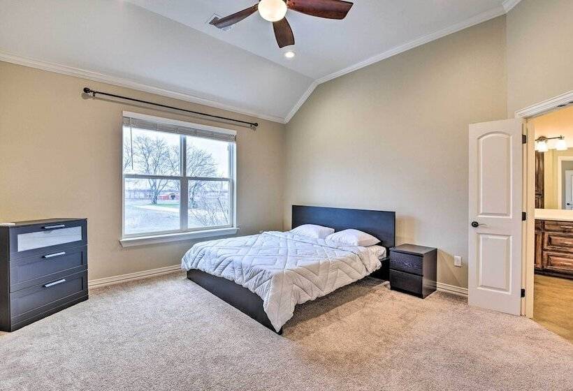 Secluded Krum Home W/ Patio & Gas Grill!