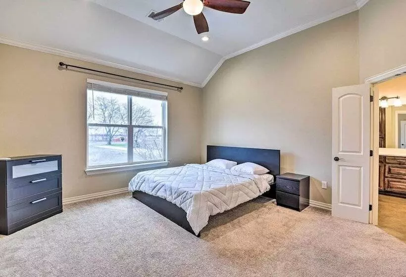 Secluded Krum Home W/ Patio & Gas Grill!