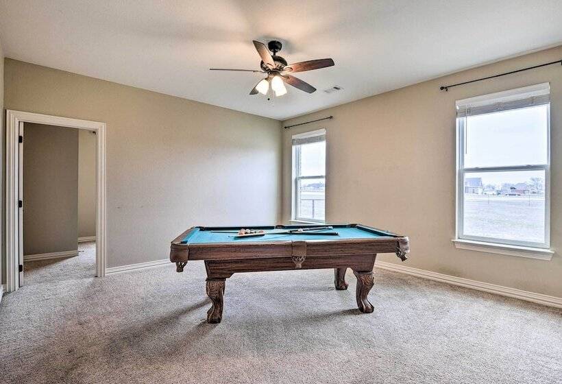 Secluded Krum Home W/ Patio & Gas Grill!