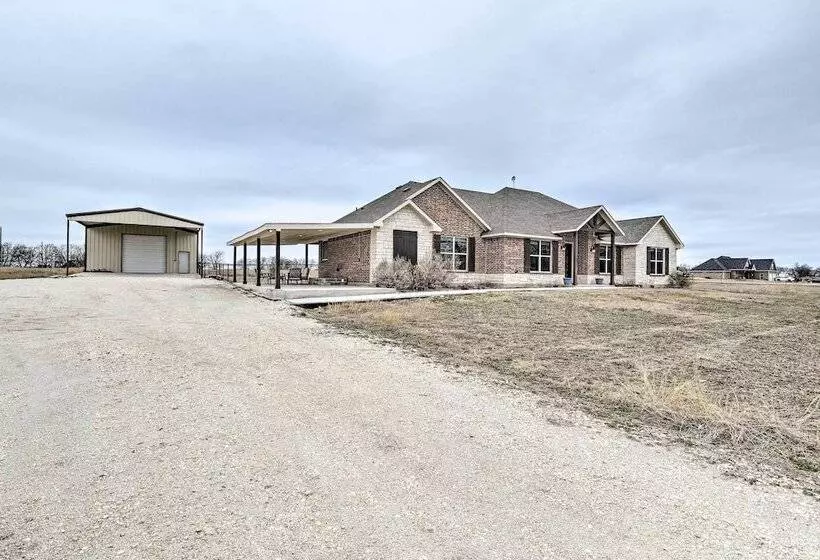 Secluded Krum Home W/ Patio & Gas Grill!