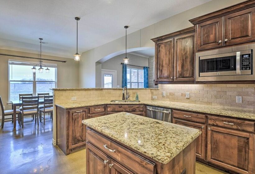 Secluded Krum Home W/ Patio & Gas Grill!