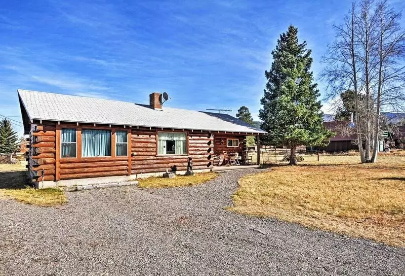 South Fork Log Cabin W/ Beautiful Mountain Views!