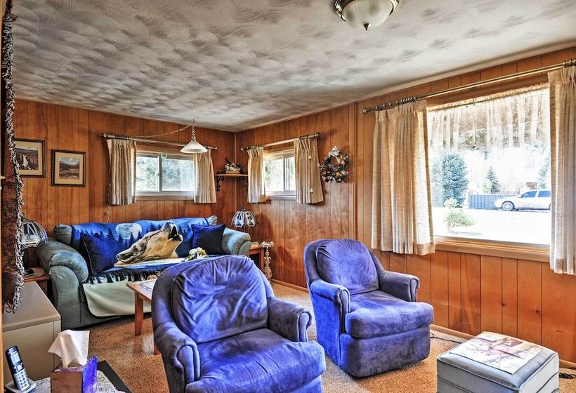 South Fork Log Cabin W/ Beautiful Mountain Views!