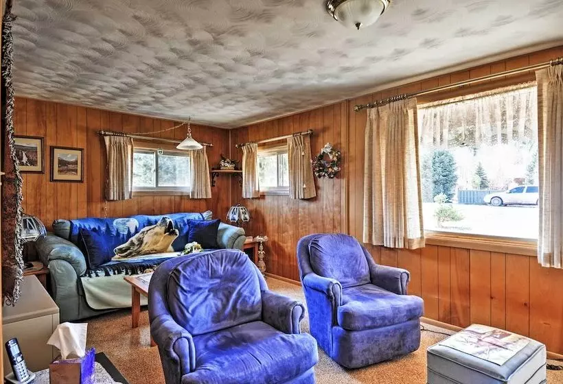 South Fork Log Cabin W/ Beautiful Mountain Views!