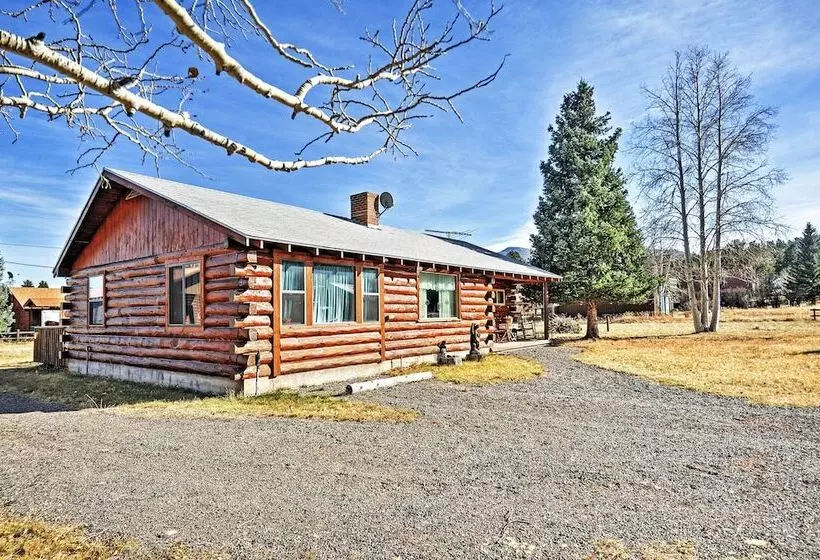 South Fork Log Cabin W/ Beautiful Mountain Views!