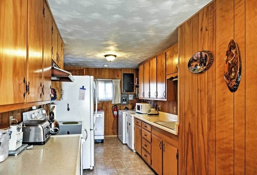 South Fork Log Cabin W/ Beautiful Mountain Views!