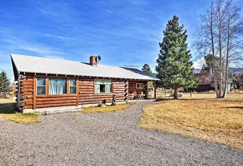 South Fork Log Cabin W/ Beautiful Mountain Views!