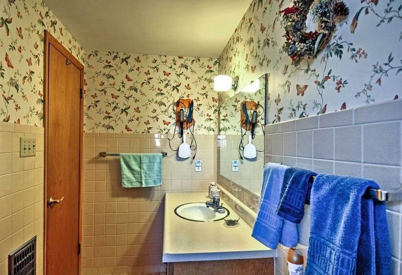 South Fork Log Cabin W/ Beautiful Mountain Views!