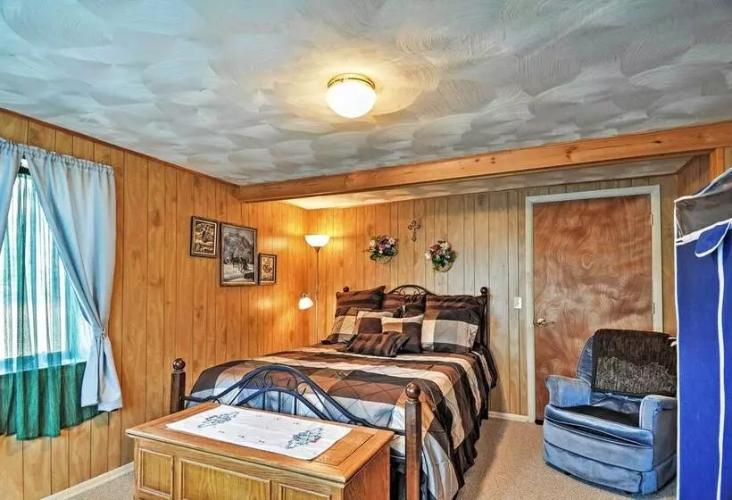 South Fork Log Cabin W/ Beautiful Mountain Views!