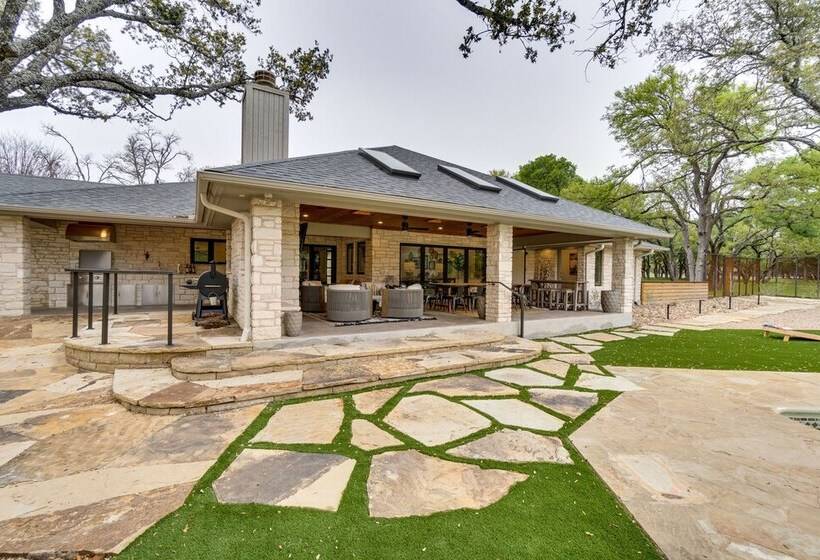 Spacious Texas Abode Patio, Pool, & Fire Pit