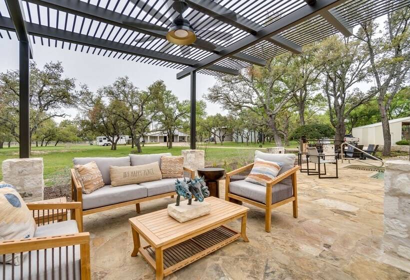 Spacious Texas Abode Patio, Pool, & Fire Pit