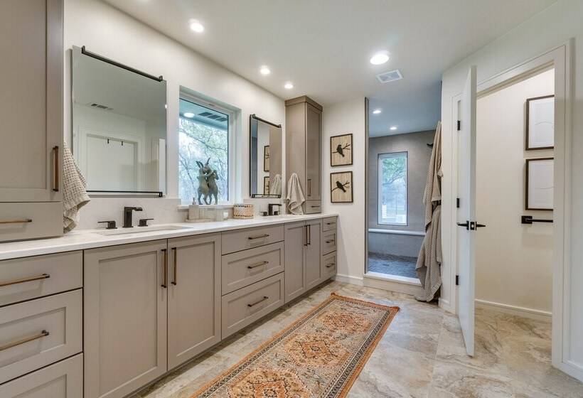 Spacious Texas Abode Patio, Pool, & Fire Pit