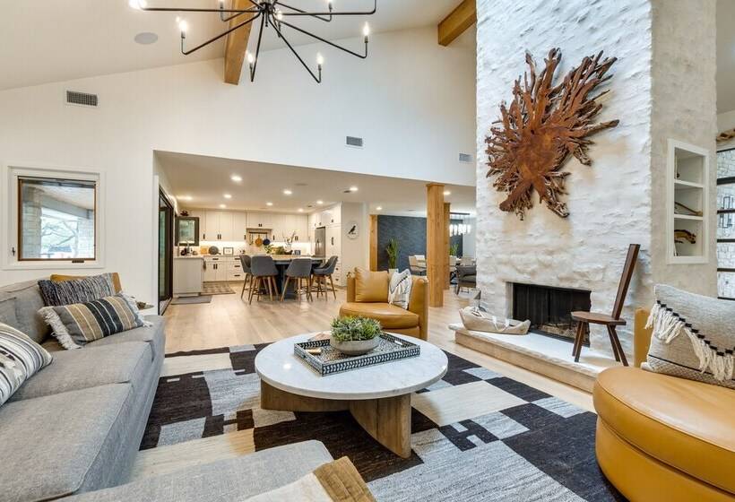 Spacious Texas Abode Patio, Pool, & Fire Pit