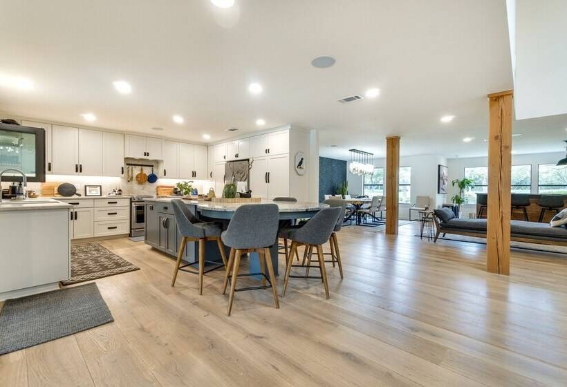 Spacious Texas Abode Patio, Pool, & Fire Pit