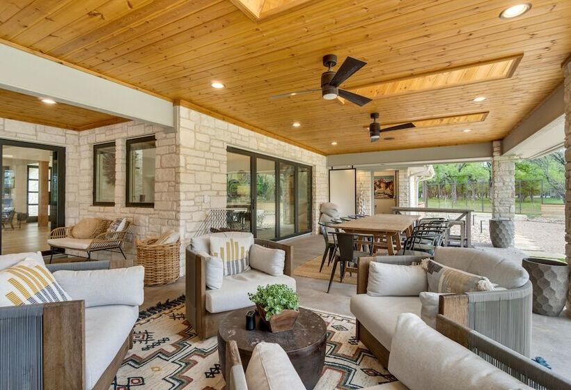 Spacious Texas Abode Patio, Pool, & Fire Pit