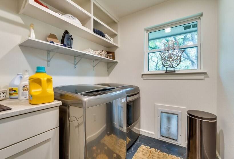 Spacious Texas Abode Patio, Pool, & Fire Pit