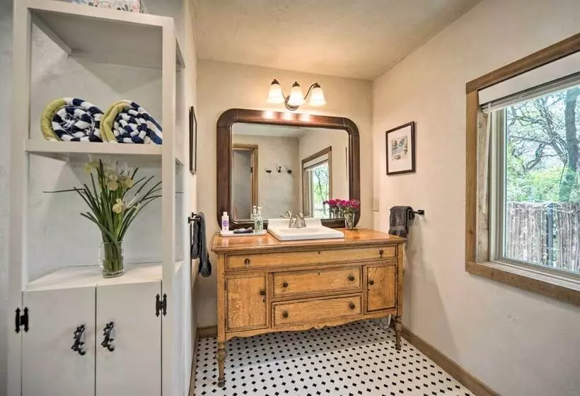 Unique Stay: Historic Home Along Blanco River