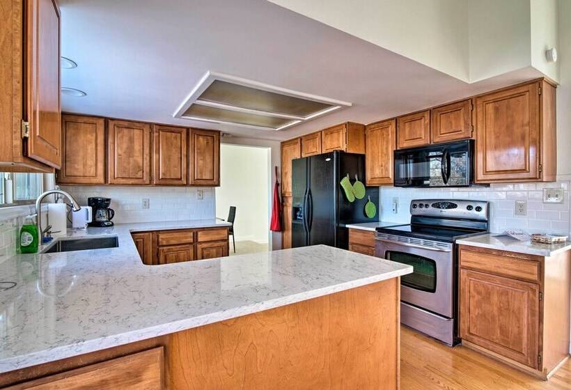 Updated Home: 7 Mi To Tech Center, 13 Mi To Dtwn