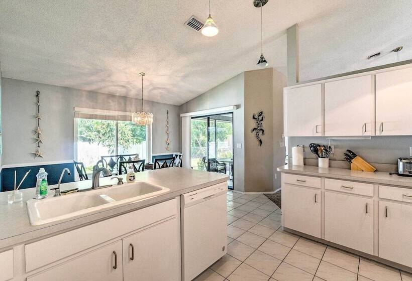 4 Mi To Beaches: Home W/ Lanai & Yard In Venice!