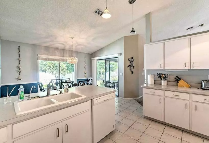 4 Mi To Beaches: Home W/ Lanai & Yard In Venice!