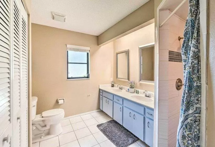 4 Mi To Beaches: Home W/ Lanai & Yard In Venice!