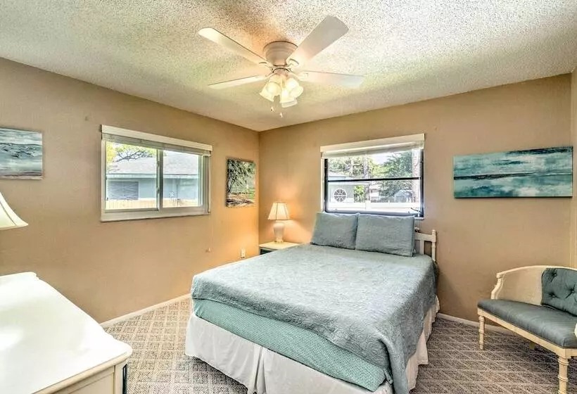 4 Mi To Beaches: Home W/ Lanai & Yard In Venice!