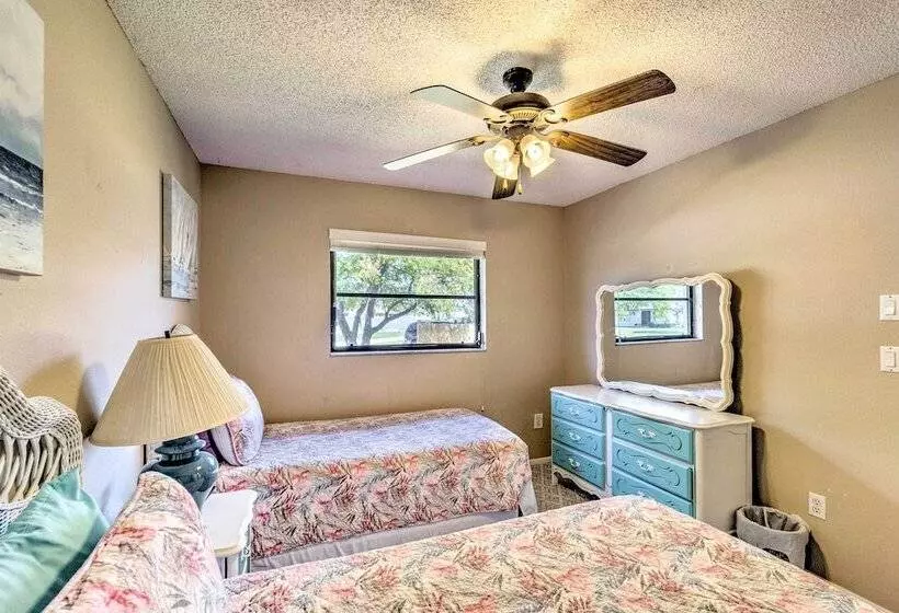 4 Mi To Beaches: Home W/ Lanai & Yard In Venice!