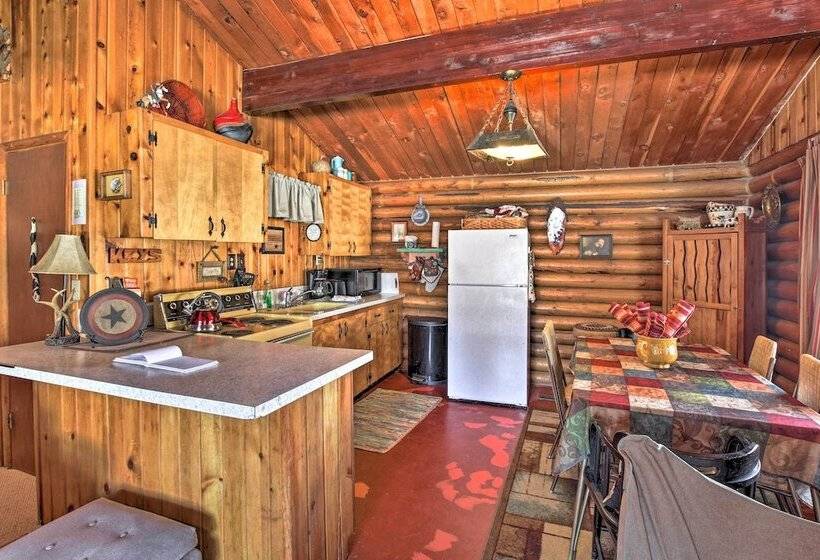 Walk To Lava Hot Springs Pools From Cozy Cabin!